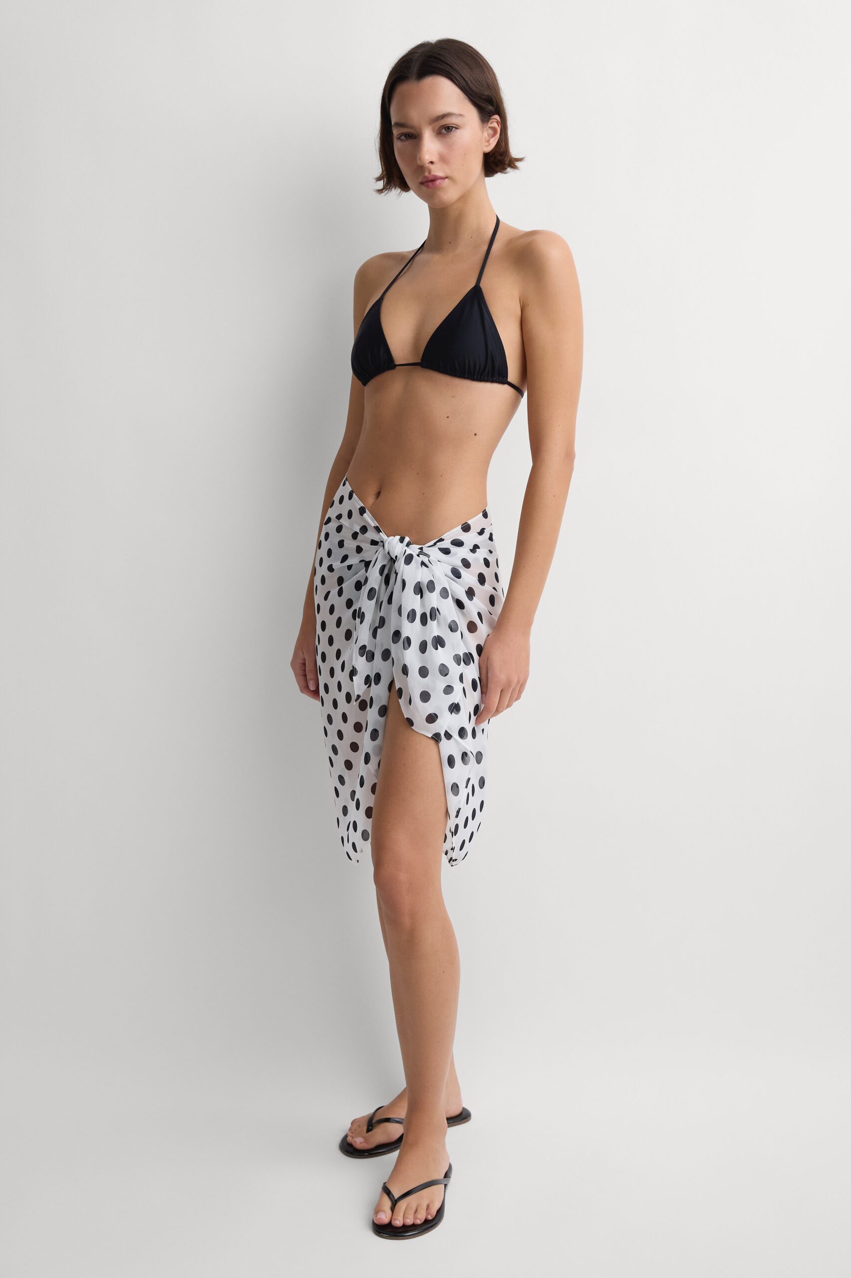 Mirra Pareo White Black Dot - Image 3